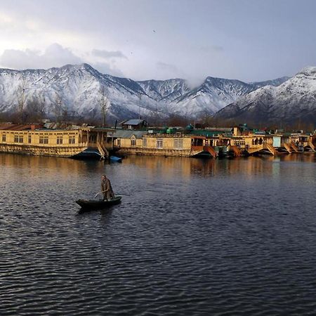 Srīnagar Houseboat Dunhill Bed & Breakfast エクステリア 写真