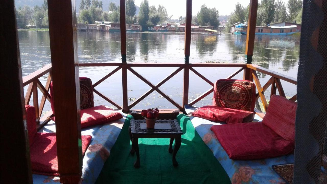 Srīnagar Houseboat Dunhill Bed & Breakfast エクステリア 写真
