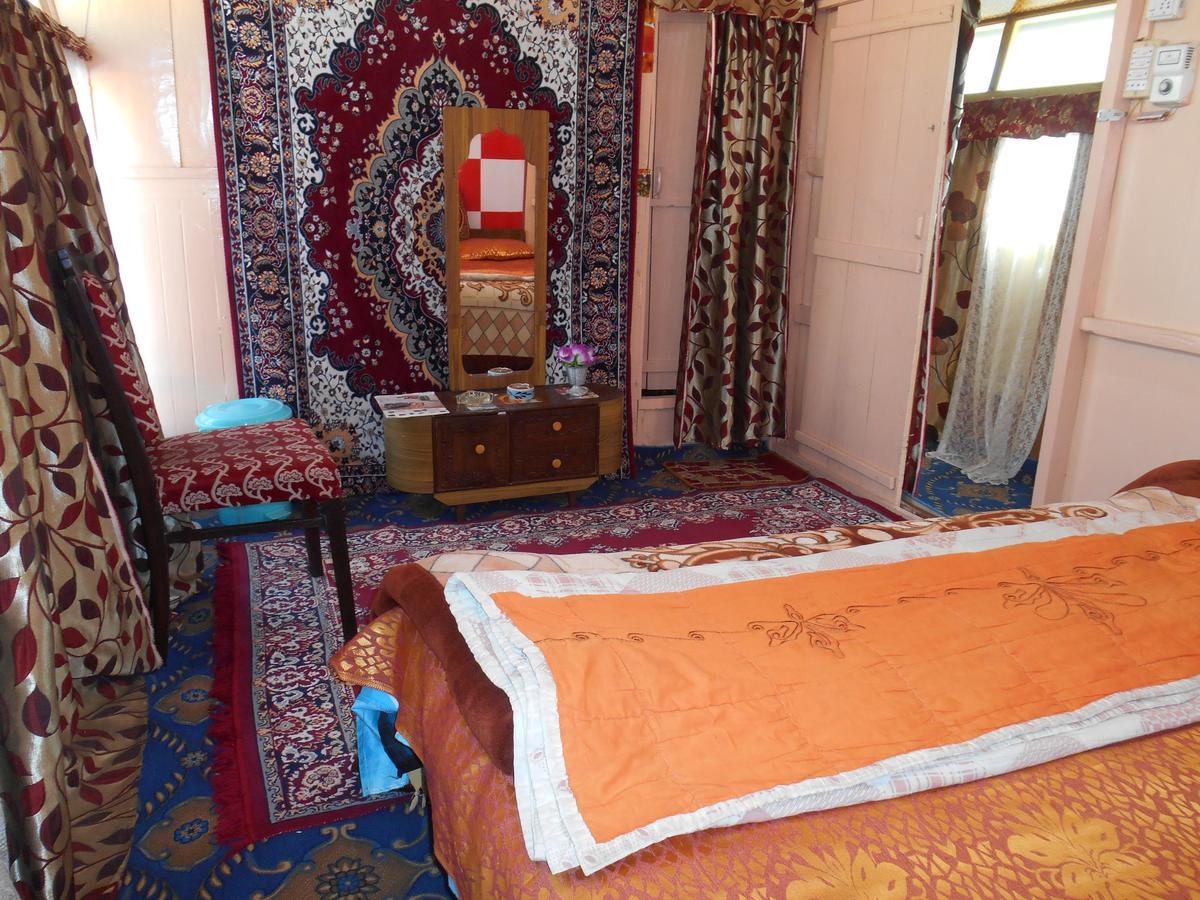 Srīnagar Houseboat Dunhill Bed & Breakfast エクステリア 写真