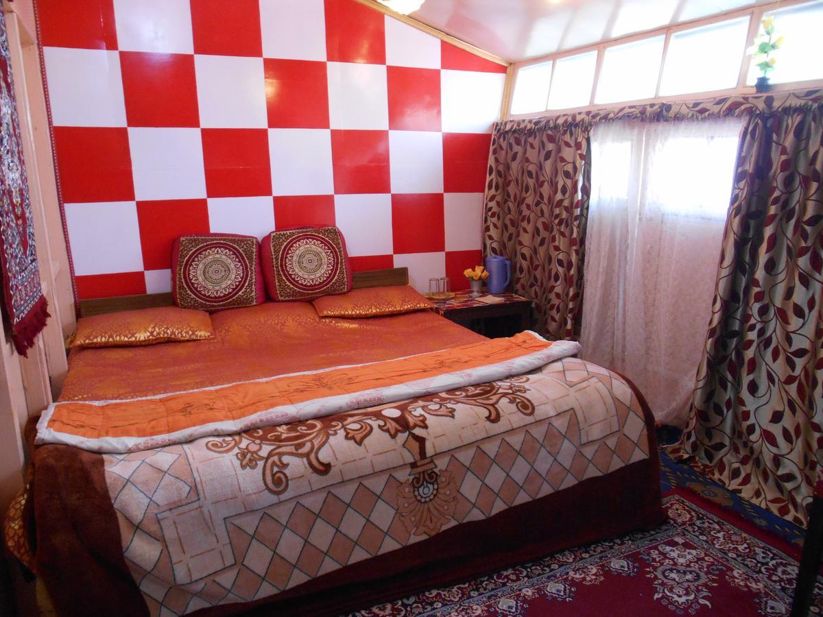 Srīnagar Houseboat Dunhill Bed & Breakfast エクステリア 写真